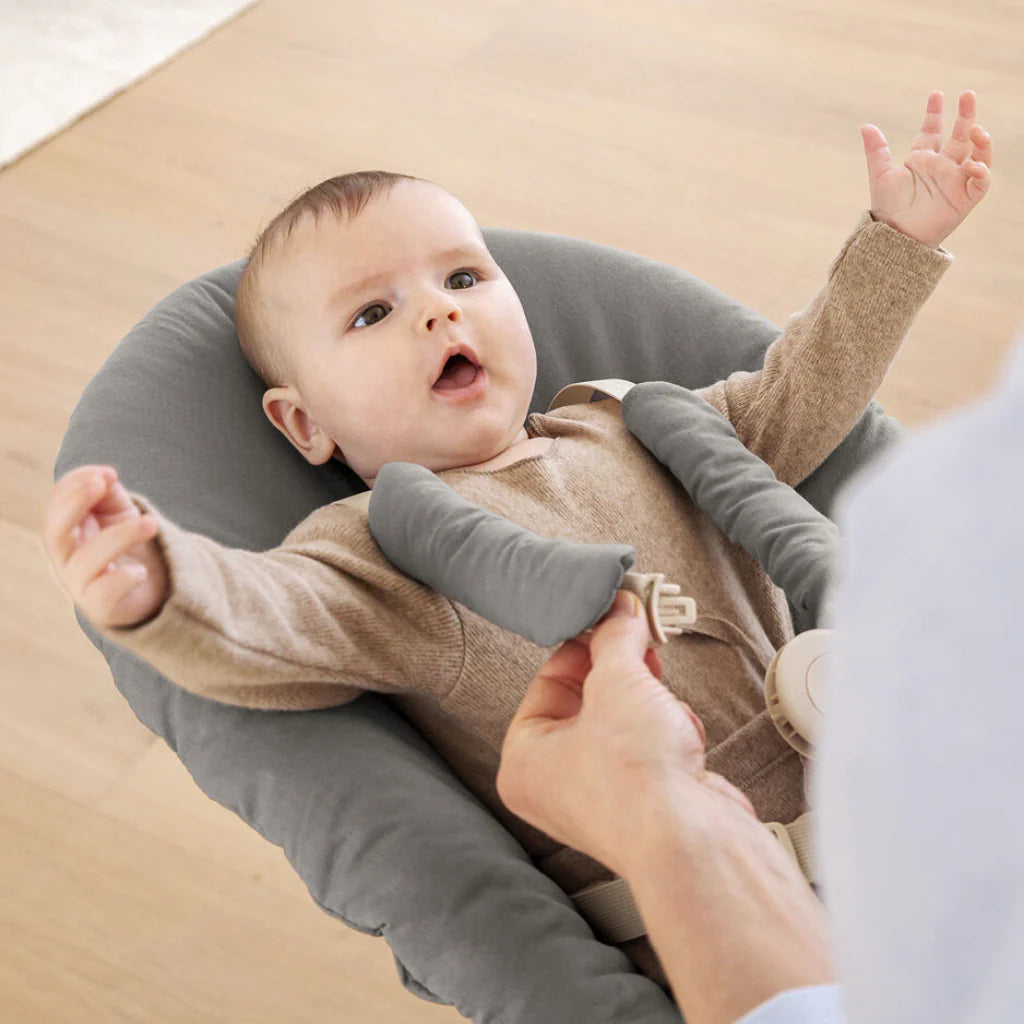 Newborn bassinet with Stokke Nomi chair