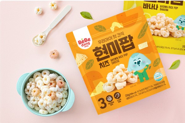 Bebedang organic round-shaped brown rice crackers with cheese flavor